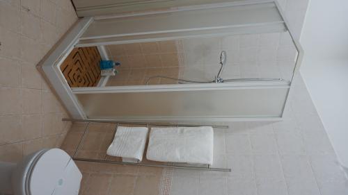 app_sole_camera_bagno_doccia